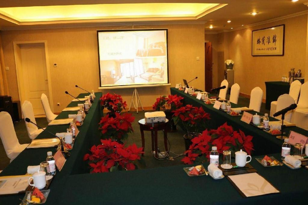 Qingdao Royal Garden Hotel Exterior foto