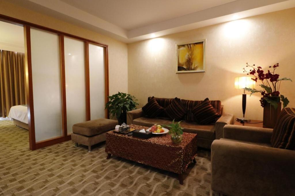 Qingdao Royal Garden Hotel Exterior foto
